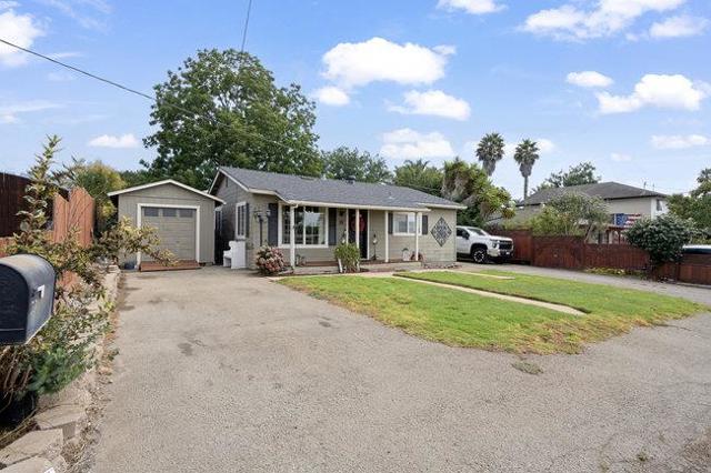22 Heiner Road, Watsonville CA: https://media.crmls.org/mediaz/df4a588f-272d-4b4a-a8dd-c266d4b8c310.jpg