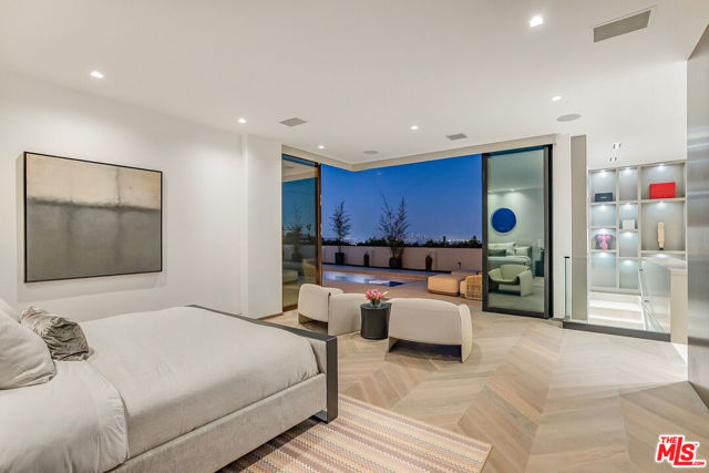 9405 Sierra Mar Place, Los Angeles CA: https://media.crmls.org/mediaz/df4a59db-7c03-4ab7-8bcf-115f77c9dcf8.jpg