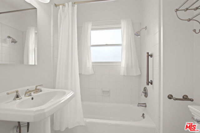 4352 Lyceum Avenue, Los Angeles CA: https://media.crmls.org/mediaz/df4b73dc-006a-46d5-8e5f-c2f1b6825d6a.jpg