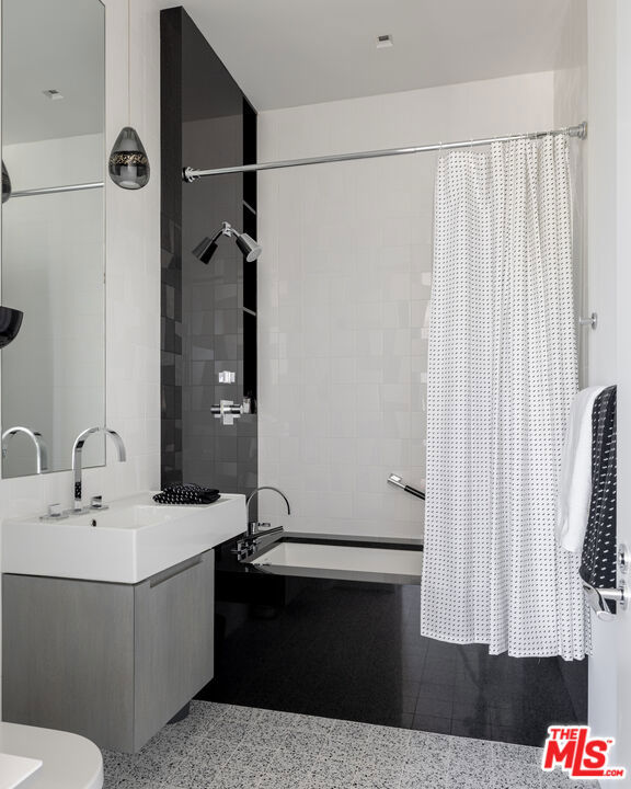 Image 21 of 33 For 12251 Castlegate Drive