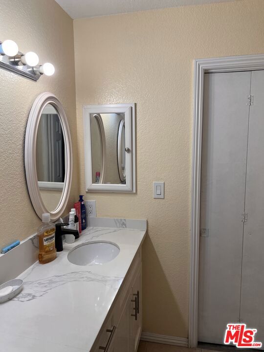 4345 W 154th Street, Lawndale CA: https://media.crmls.org/mediaz/df4bc67c-5248-47df-8e9d-d6fa76ef8b90.jpg