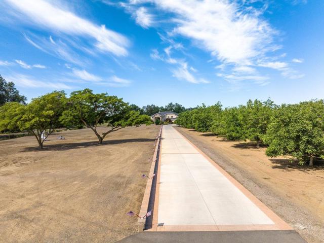 2165 W Biggs Gridley Road, Gridley CA: https://media.crmls.org/mediaz/df4bcb16-ceab-42df-bfcb-ae3dd6f71006.jpg