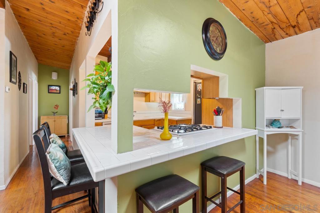 2437 Laurie - photo 17