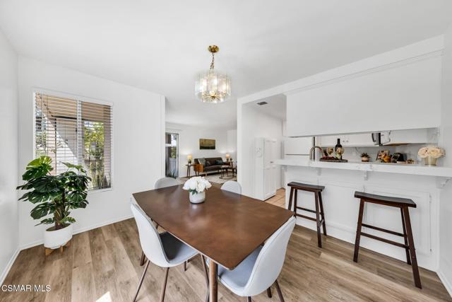 224 Oakleaf Drive, Thousand Oaks CA: https://media.crmls.org/mediaz/df4c9053-d95e-4461-b65c-7b9cfb4b12b0.jpg