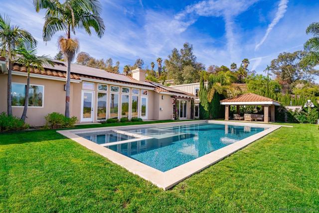 4703 Briana Ct, Fallbrook CA: https://media.crmls.org/mediaz/df4cf1f8-e196-45a2-bd04-fa7f68a14f1b.jpg