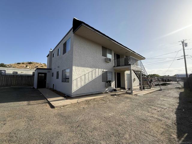 1219 Linalda Dr, El Cajon CA: https://media.crmls.org/mediaz/df4d00f4-b49b-46ae-b91f-dbccb81e7369.jpg