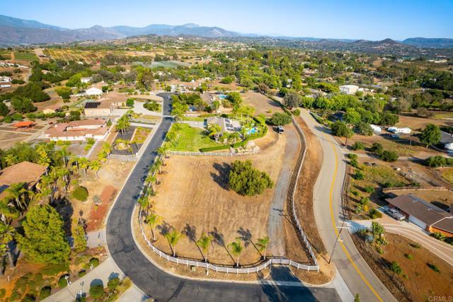 Detail Gallery Image 33 of 43 For 13861 Nicoles Vista, Valley Center,  CA 92082 - 3 Beds | 3 Baths