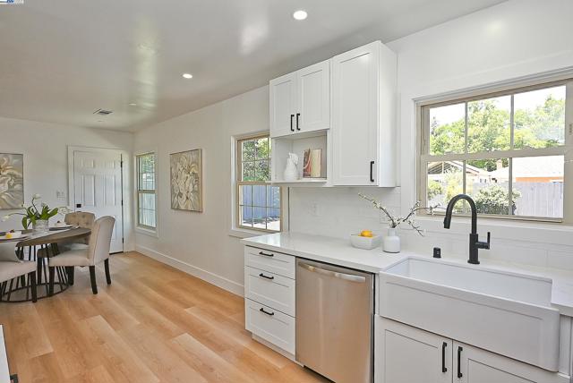 3208 McNutt, Walnut Creek CA: https://media.crmls.org/mediaz/df4d6827-3ea5-4af4-8db0-8f4628180b2d.jpg