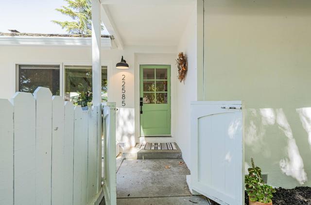 22585 Toreador Drive, Salinas CA: https://media.crmls.org/mediaz/df4dc8e0-1606-4eed-9c2a-38388fd52ebb.jpg