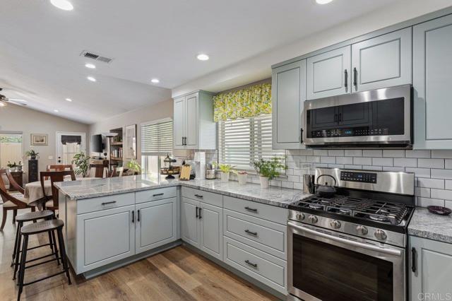 31655 Loma Linda, Temecula CA: https://media.crmls.org/mediaz/df4dcf37-6da6-446f-bf77-4a142ba3085a.jpg