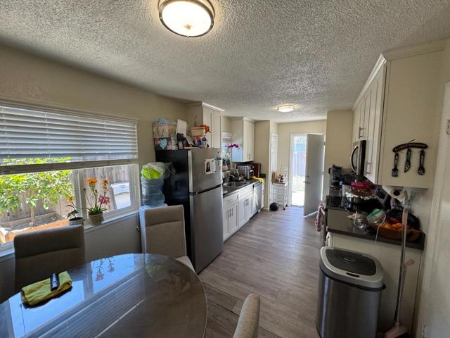 1005 Jones Court, Redwood City CA: https://media.crmls.org/mediaz/df4df1c1-5b47-4210-ab4a-786cbd5debf7.jpg