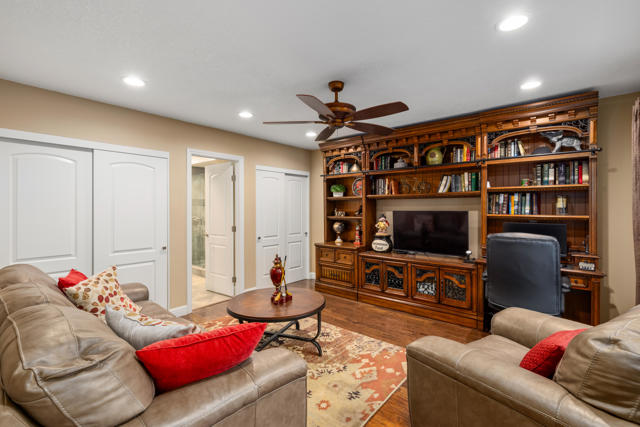40 Joya Drive, Palm Desert CA: https://media.crmls.org/mediaz/df4e398b-a482-45b4-b81f-2451cd904028.jpg