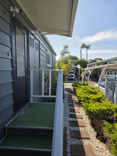 3535 Linda Vista Drive, San Marcos CA: https://media.crmls.org/mediaz/df4e8fb3-5ea1-4068-884a-cf949fd7d333.jpg