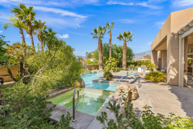 12 Boulder Lane, Rancho Mirage CA: https://media.crmls.org/mediaz/df4f1794-9b6c-4f20-b4ac-c7ab6cd54fbc.jpg