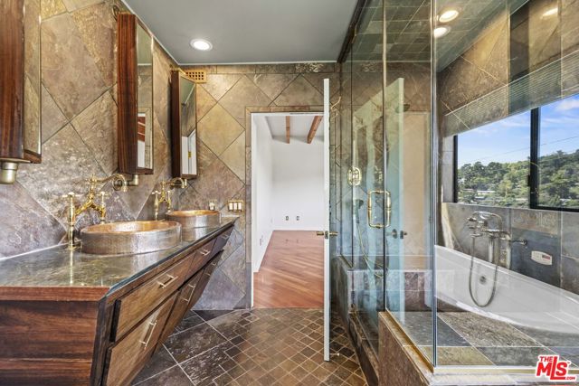 2222 Bancroft Avenue, Los Angeles CA: https://media.crmls.org/mediaz/df4f3409-1d62-4c46-a081-018337e6e29e.jpg