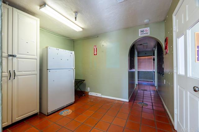 9780 Dunbar Ln Lane, El Cajon CA: https://media.crmls.org/mediaz/df4f6be1-bd1e-40f6-8475-31cc3c20878a.jpg