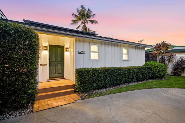 660 Cabrillo Ave, Coronado CA: https://media.crmls.org/mediaz/df4fb680-8a65-40a6-9b2d-f23d6c24e10c.jpg