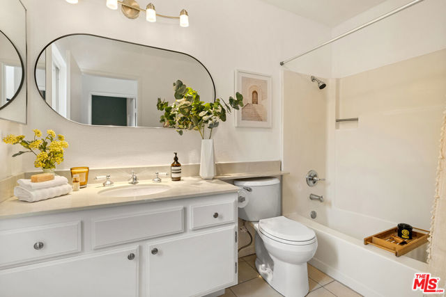 3827 W Avenue 41, Los Angeles CA: https://media.crmls.org/mediaz/df4fb8bd-5f09-4fa0-84d5-7bf46cfd81a8.jpg