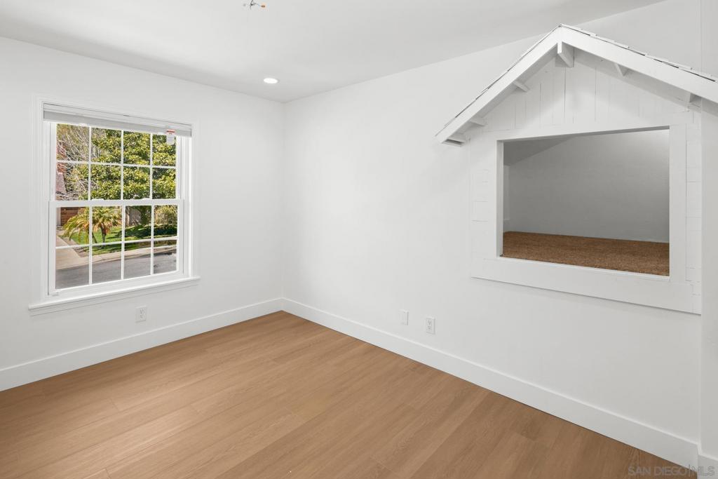 MLS #250023605SD img 15