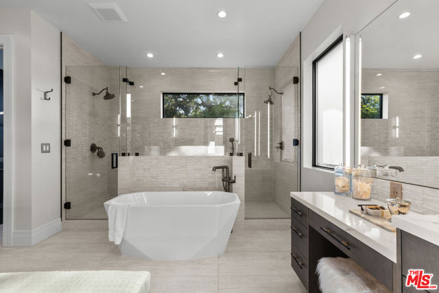 17401 Rancho Street, Encino CA: https://media.crmls.org/mediaz/df508256-7fdb-4fb0-be84-0eae01799516.jpg