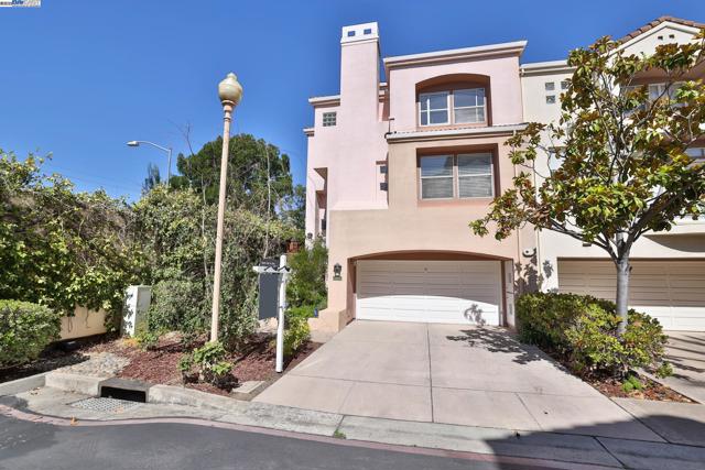 11030 Via Sorrento, Cupertino CA: https://media.crmls.org/mediaz/df5111dd-2d29-49b5-9670-21152849a284.jpg