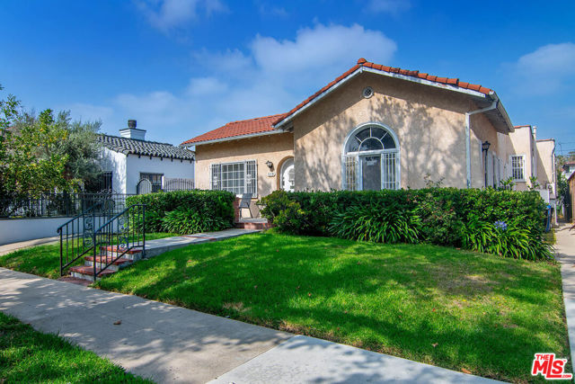 539 N Poinsettia Place, Los Angeles CA: https://media.crmls.org/mediaz/df52251b-5d70-46b9-a524-7d89e9092939.jpg