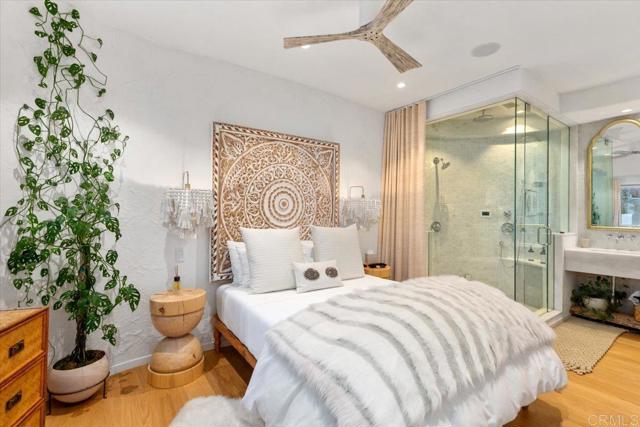 Detail Gallery Image 16 of 57 For 3709 Ocean Front Walk, San Diego,  CA 92109 - 3 Beds | 3/1 Baths