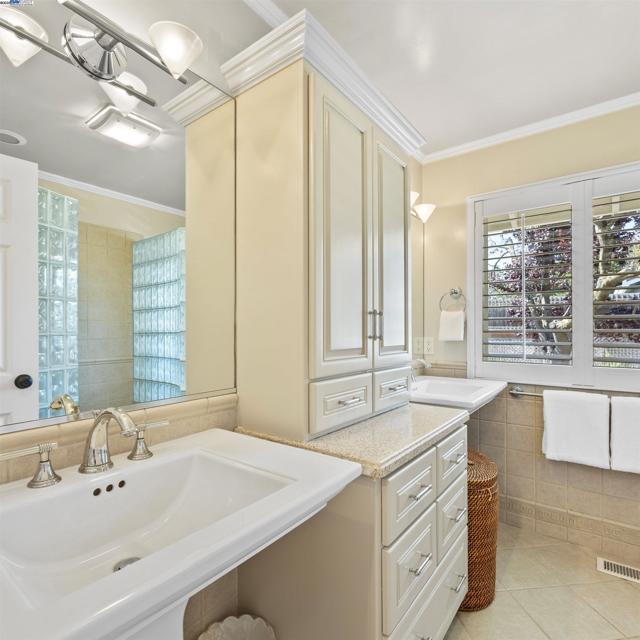 18767 Lamson Rd, Castro Valley CA: https://media.crmls.org/mediaz/df529888-f8c4-48e5-b8ab-2d04d1d6b7c4.jpg