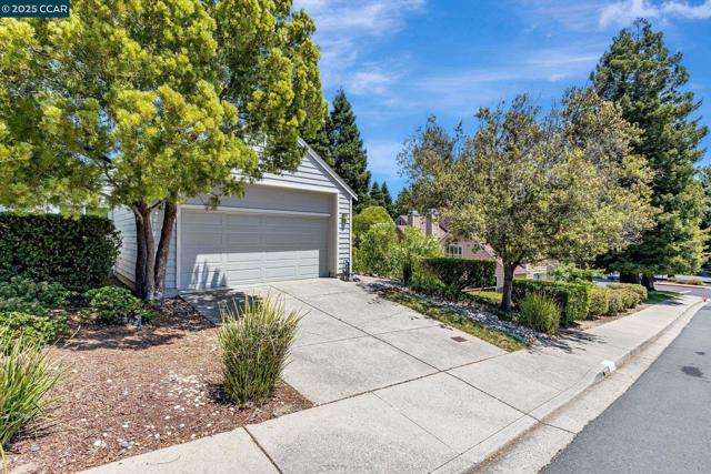 1806 Ridgeland Circle, Danville CA: https://media.crmls.org/mediaz/df52ffad-46bb-4d1e-9ca4-dfc948cec16b.jpg