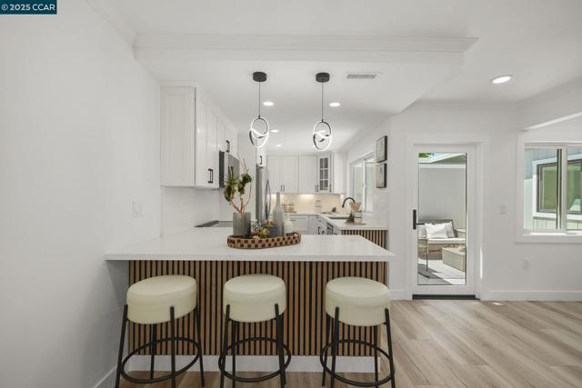 1133 Golden Rain Road, Walnut Creek CA: https://media.crmls.org/mediaz/df5343f0-812d-441b-bdb6-7a9a6ccd4633.jpg
