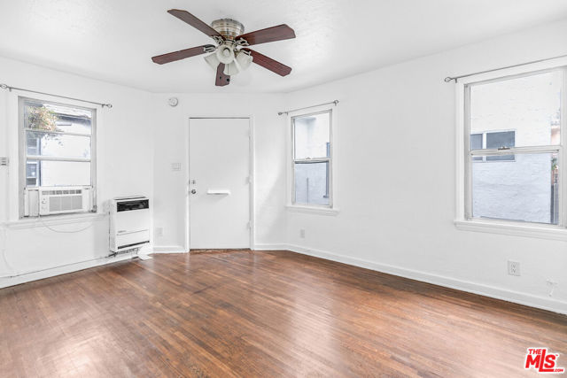 5918 1/2 Willoughby Avenue, Los Angeles CA: https://media.crmls.org/mediaz/df535b2b-187d-46d7-bd80-a7f32285808e.jpg