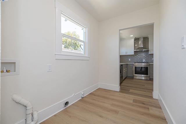 4015 SAN JUAN ST, Oakland CA: https://media.crmls.org/mediaz/df536dd4-10a7-4bee-bece-0371d71a1aba.jpg