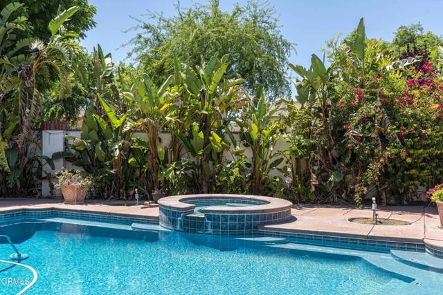 3007 Springbank Court, Bakersfield CA: https://media.crmls.org/mediaz/df539508-f27e-4bb2-a5bd-775a4d183a72.jpg