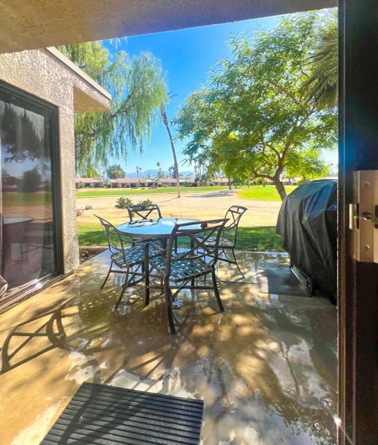 40513 Bay Hill Way, Palm Desert CA: https://media.crmls.org/mediaz/df539c56-cce1-4f99-958e-e144c268a08b.jpg
