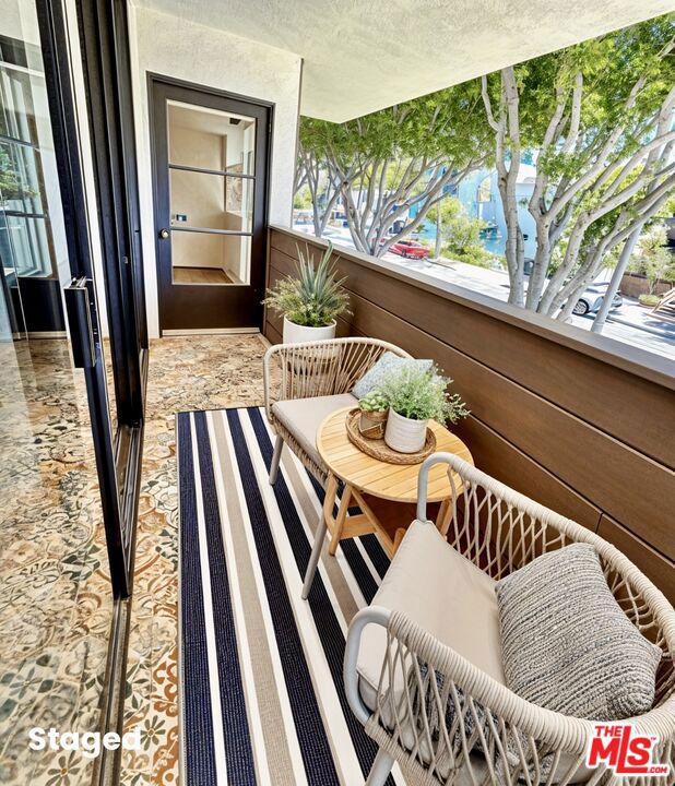 911 N Kings Road, West Hollywood CA: https://media.crmls.org/mediaz/df53bcd5-333e-45f0-b7d1-951ef6229ee7.jpg