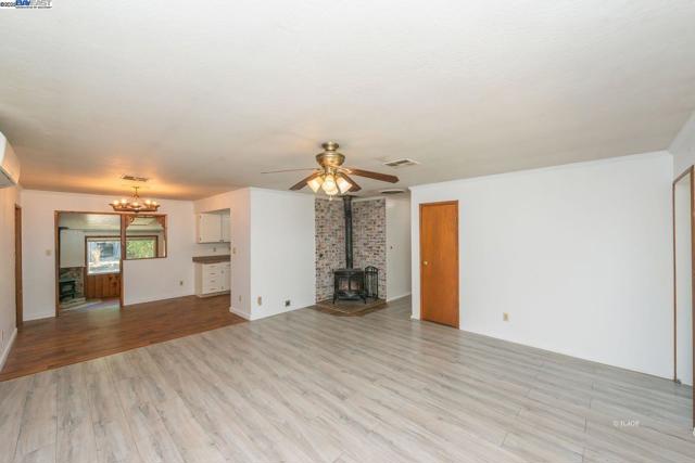 395 Masonic Ln, Weaverville CA: https://media.crmls.org/mediaz/df53df29-a14b-4c27-9fa5-a5c4f6711cd9.jpg