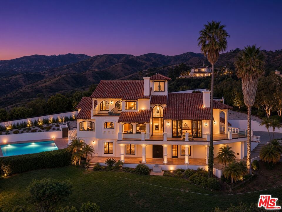 3909 Villa Costera — Modern