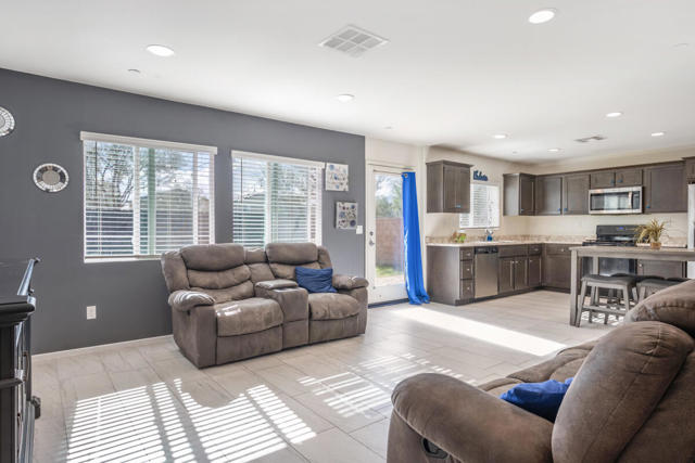 85177 Avenida Reforma, Coachella CA: https://media.crmls.org/mediaz/df5505da-6178-4641-a142-2d120bc35f1f.jpg