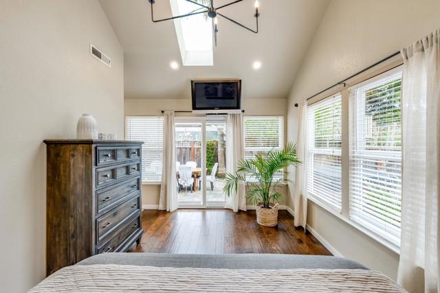 509 36th Avenue, Santa Cruz CA: https://media.crmls.org/mediaz/df558c67-0aed-45af-b684-857430d1e2ce.jpg