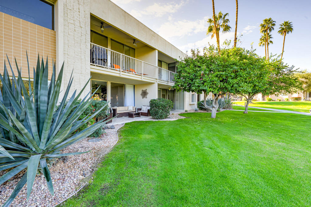 449 Desert Lakes Drive