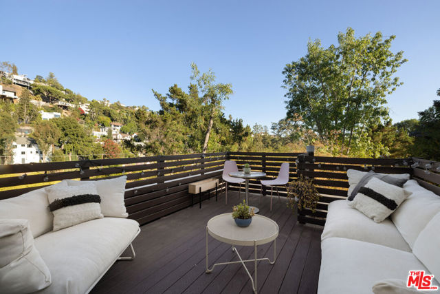5911 Canyon Heights Lane, Los Angeles CA: https://media.crmls.org/mediaz/df5606ab-b7c2-47f4-ba8e-0ecd1ee53957.jpg