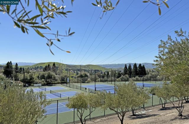 219 Nottingham Pl, Danville CA: https://media.crmls.org/mediaz/df570f97-9519-4bf2-af02-be98dca825d4.jpg
