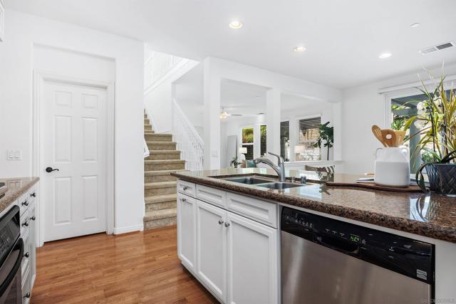 15363 Falcon Crest Ct, San Diego CA: https://media.crmls.org/mediaz/df572054-2d88-4032-9079-76d713b13313.jpg