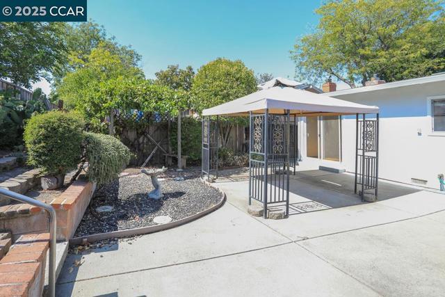 2465 Buena Vista Ave, Walnut Creek CA: https://media.crmls.org/mediaz/df57e832-bf0a-427e-8a26-6cdbea8d38e8.jpg