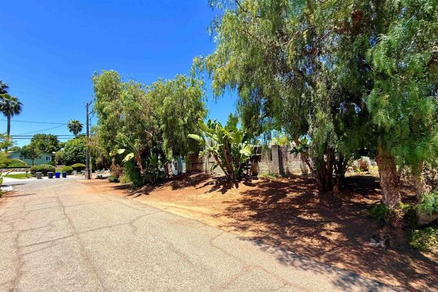 1461 Sunrise Drive, Vista CA: https://media.crmls.org/mediaz/df57fda5-a6df-4f45-a36a-009575761a62.jpg