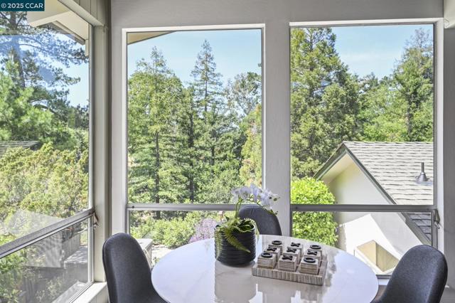 241 Lombardi Cir, Walnut Creek CA: https://media.crmls.org/mediaz/df583065-e702-44f0-998b-7f3233f473f7.jpg