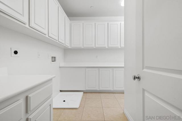 10518 Monterey Ridge Dr, San Diego CA: https://media.crmls.org/mediaz/df58a86d-af67-4b16-a369-ce59b6dbde4b.jpg
