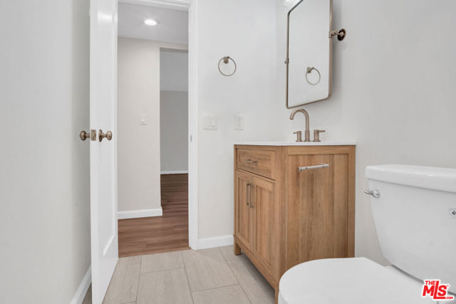 950 Main Street, El Segundo CA: https://media.crmls.org/mediaz/df596501-226c-4b50-83a9-c9af5c73855b.jpg