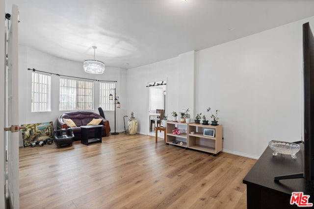 2963 San Marino Street, Los Angeles CA: https://media.crmls.org/mediaz/df5996ef-ed47-4c28-a97d-a0ae160a0e6e.jpg
