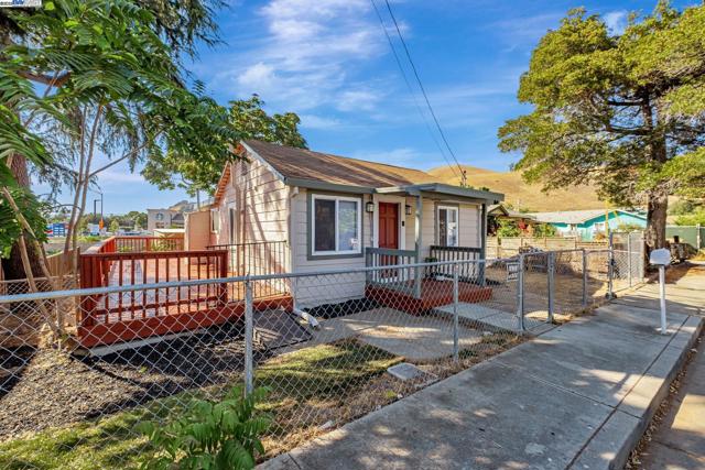 118 Sycamore St, Fremont CA: https://media.crmls.org/mediaz/df59b33b-b3bd-4fac-bfe0-e73fecbedf0a.jpg